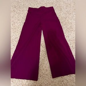 Contemporary flowy cropped pants